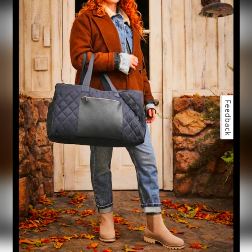 DSWDSW Exclusive Navy Quilted Weekender Bag, NWT and Sealed